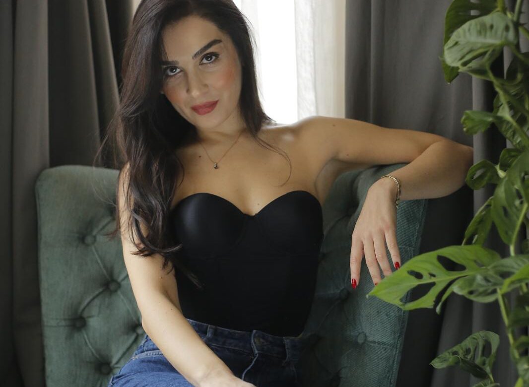 AŞK ŞARKISI “8 YIL SONRA YENİDEN! BAŞROLDE YİNE HANDE KAPTAN